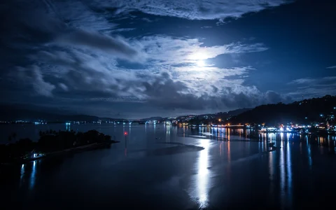 Teluk Ambon (foto: Maurice Weststrate)